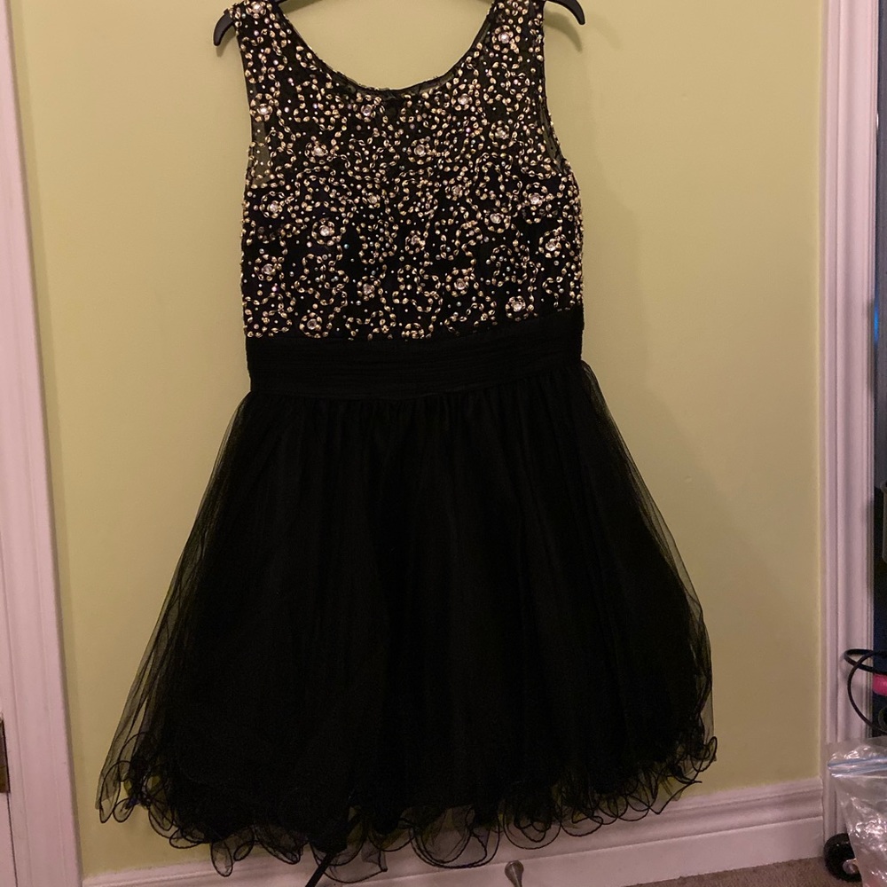 Prom/Grad Dress - Picture 2 of 4